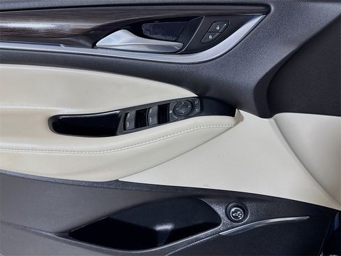 Used 2024 Buick Enclave Essence image 15