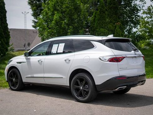 Used 2024 Buick Enclave Essence w/ Sport Touring Edition FWD image 7