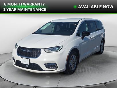 Used 2024 Chrysler Pacifica Touring-L
