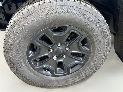 Used 2013 Jeep Wrangler Unlimited Sahara w/ Dual Top Group image 28