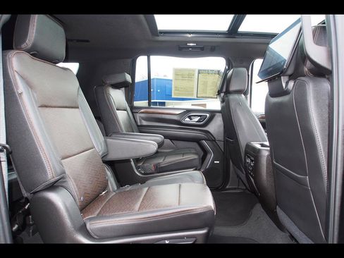 Used 2021 Chevrolet Suburban High Country image 14