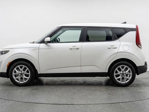 Used 2025 Kia Soul LX w/ LX Technology Package FWD image 5
