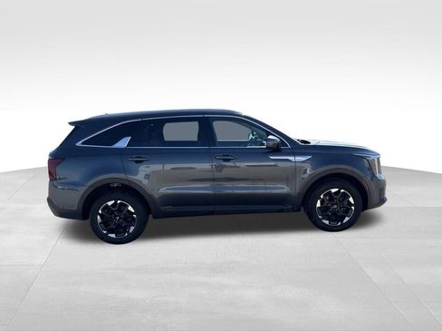Used 2024 Kia Sorento S image 12