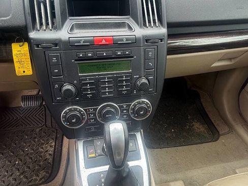 Used 2011 Land Rover LR2 HSE AWD/4WD image 11