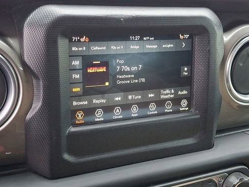 Used 2018 Jeep Wrangler Unlimited Sahara image 13