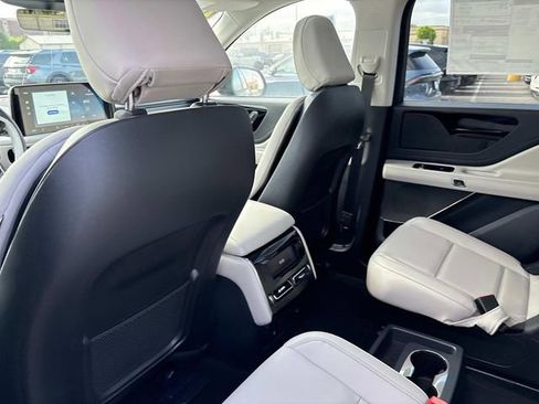 New 2025 Lincoln Aviator AWD w/ Jet Appearance Package image 18