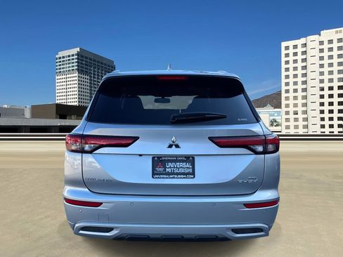 New 2025 Mitsubishi Outlander 4WD Plug-In Hybrid image 3
