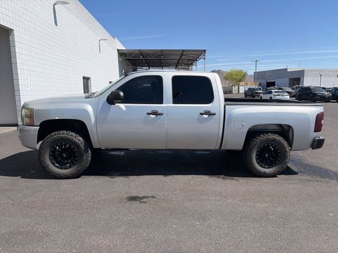 Used 2011 Chevrolet Silverado 1500 LT w/ All-Star Edition AWD/4WD image 2