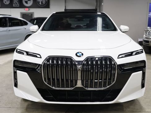 Used 2026 BMW 740i xDrive AWD/4WD image 7