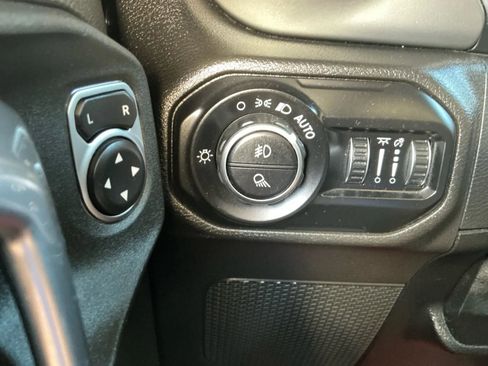 Used 2021 Jeep Gladiator Sport image 36