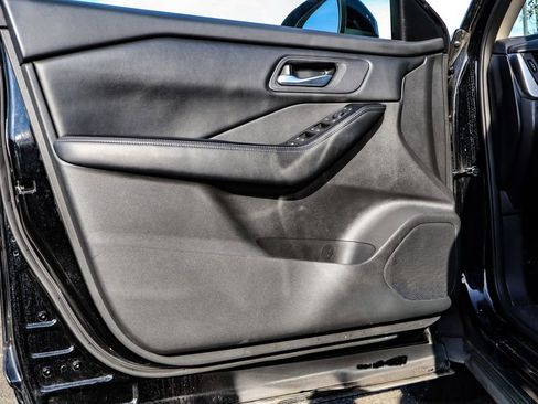 Used 2024 Nissan Rogue SV image 35