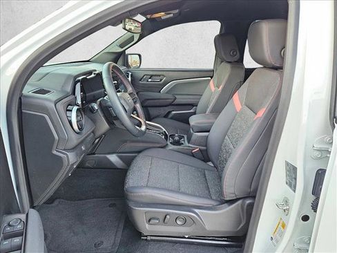 Used 2024 Chevrolet Colorado Z71 w/ Z71 Convenience Package 2 image 17