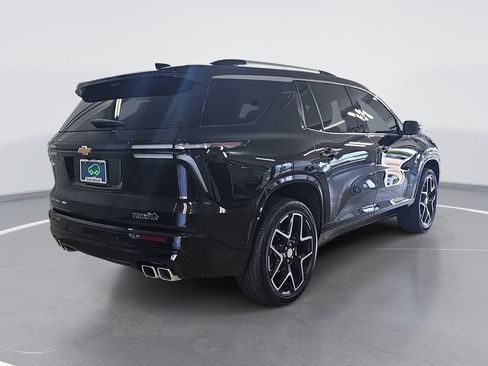 Used 2025 Chevrolet Traverse High Country AWD/4WD image 3