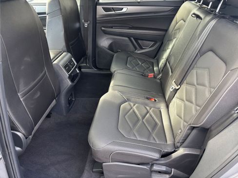 Used 2025 Volkswagen Atlas Cross Sport SE image 23