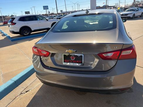 Used 2018 Chevrolet Malibu LT image 14