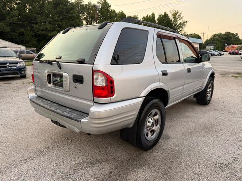 Used 2003 Isuzu Rodeo S RWD image 5