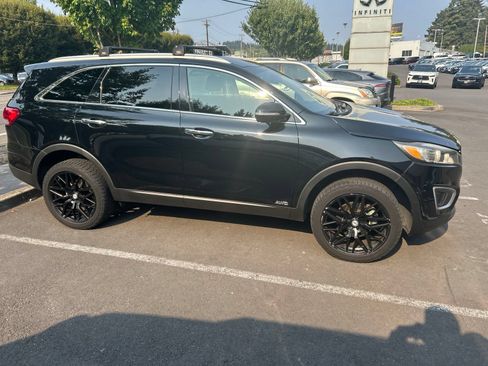 Used 2018 Kia Sorento AWD image 4