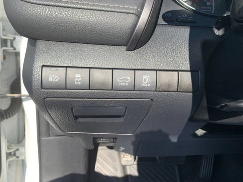 Used 2020 Toyota Camry SE FWD image 31