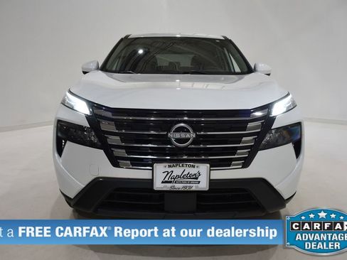 Used 2024 Nissan Rogue SV image 2