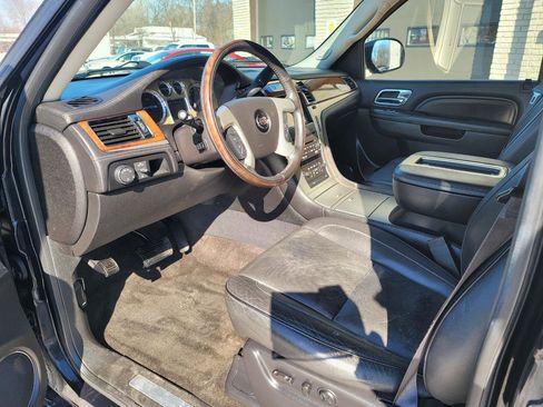 Used 2013 Cadillac Escalade Platinum image 8