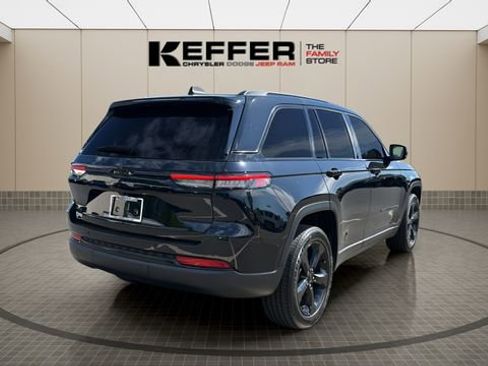 Used 2023 Jeep Grand Cherokee Altitude image 6