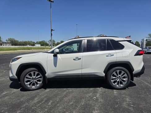 Certified 2019 Toyota RAV4 Limited w/ All Weather Liner Package AWD/4WD image 14