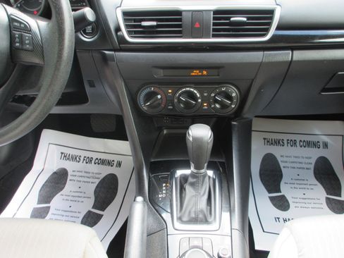 Used 2016 MAZDA MAZDA3 i Sport image 17