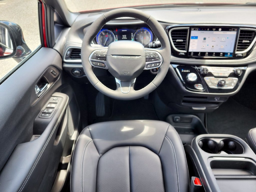 New 2027 Chrysler Pacifica Select AWD/4WD image 13