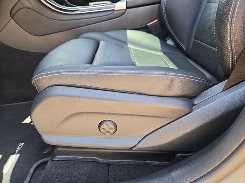 Used 2022 Mercedes-Benz GLC 300 4MATIC image 17