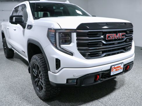 Used 2025 GMC Sierra 1500 AT4 w/ AT4 Preferred Package AWD/4WD image 6