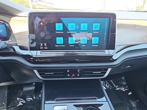 Used 2024 Volkswagen Atlas SE FWD image 22