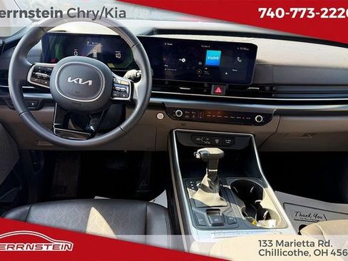 Used 2025 Kia Carnival FWD image 6