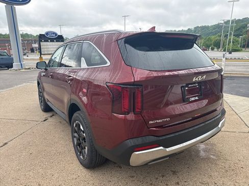 Used 2025 Kia Sorento S image 5