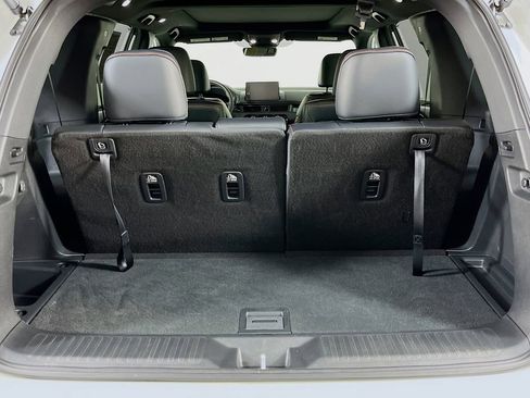 Used 2025 Honda Pilot TrailSport image 10