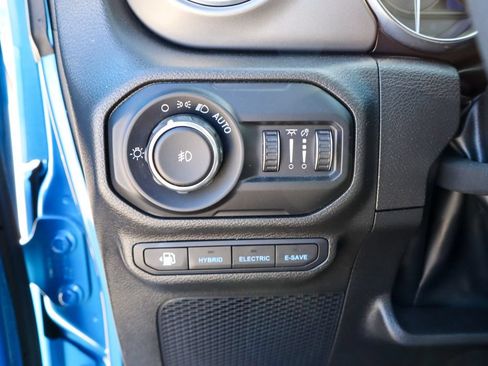 Used 2022 Jeep Wrangler Unlimited Rubicon 4xe AWD/4WD image 27