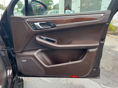 Used 2017 Porsche Macan Turbo image 33