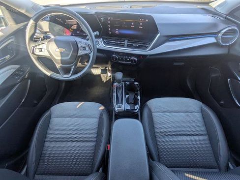 Certified 2025 Chevrolet Trax LT FWD image 15