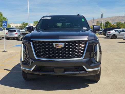 Used 2025 Cadillac Escalade Premium Luxury AWD/4WD image 8