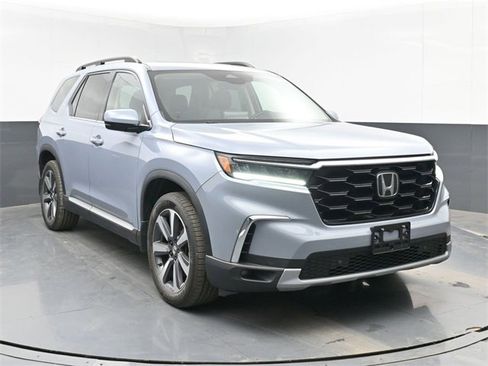 Used 2023 Honda Pilot Touring image 2