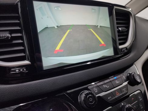 Used 2024 Chrysler Pacifica Touring-L image 17