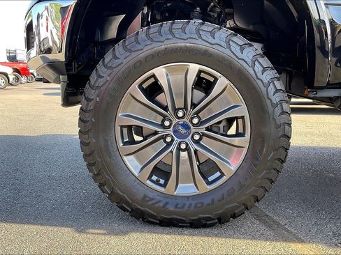 Used 2019 Ford F150 Lariat w/ FX4 Off-Road Package AWD/4WD image 34