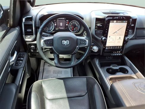 Used 2024 RAM 1500 Laramie AWD/4WD image 3