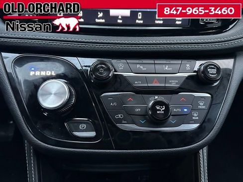 Used 2026 Chrysler Pacifica Limited FWD image 18