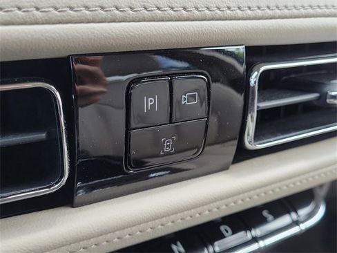 Certified 2023 Lincoln Nautilus FWD w/ Premium Package image 18