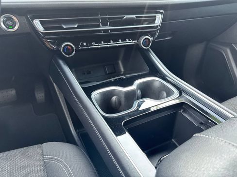 Used 2024 Chevrolet Traverse LT w/ LPO, Floor Liner Package FWD image 62