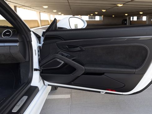 Used 2021 Porsche 718 Boxster Spyder RWD image 45