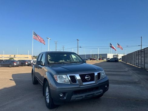 Used 2019 Nissan Frontier SV w/ Value Truck Package RWD image 2