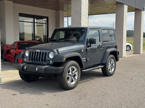 Used 2018 Jeep Wrangler Sport image 3