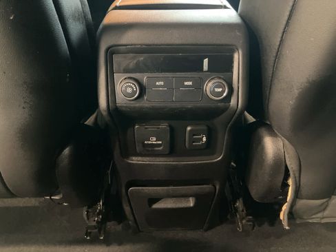 Used 2019 GMC Acadia SLT image 25