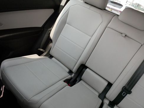Used 2020 Volkswagen Tiguan SE AWD/4WD image 12
